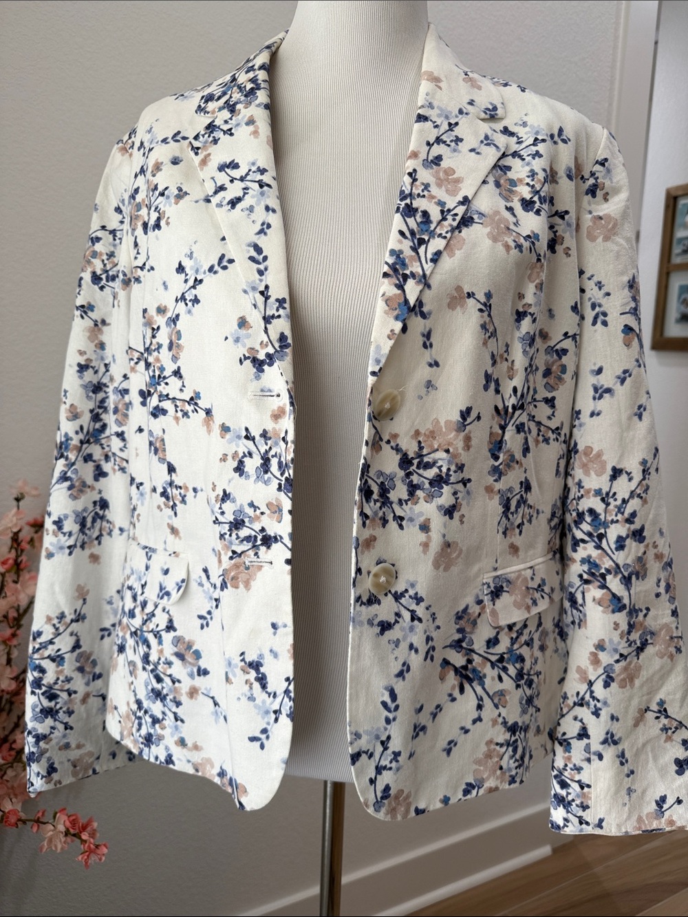 Nine West White linen  Blazer with Blue and Tan Floral Print